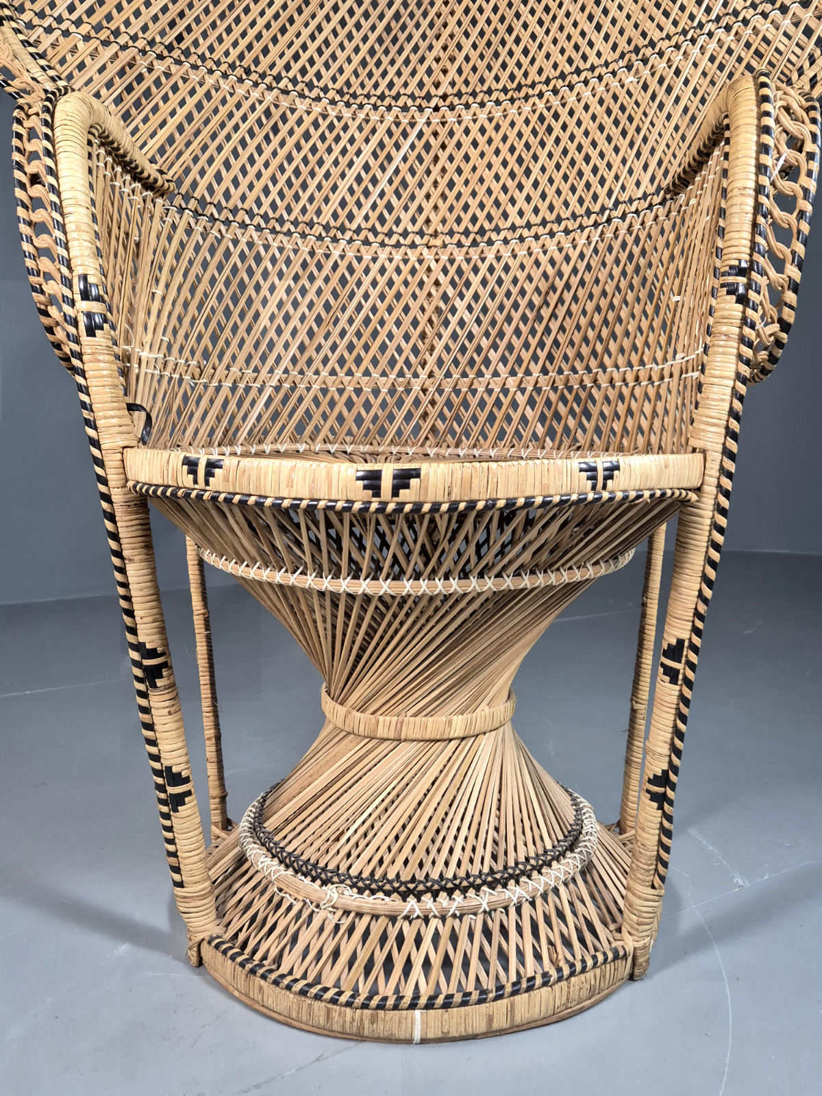 EB7116 Vintage Bamboo Cane Peacock Chair 1980s Retro VBER