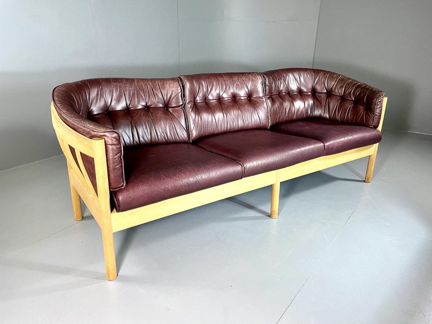 EB6086 Vintage Danish Three Seat Sofa, Leather, Stickback, Jeki, Retro MCM M3SS