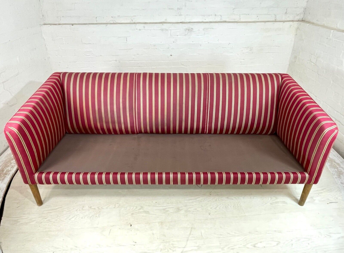 EB4248 Danish Vintage 1950s Sofa. MCM, Fritz Hansen Style, Retro, Vintage M3SS