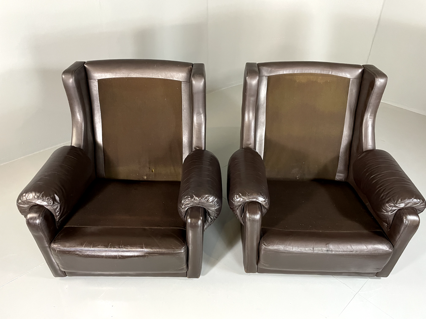 EB5688 2 Vintage Danish Style Wingback Leather Lounge Chairs, 1970s, Retro. VLEA