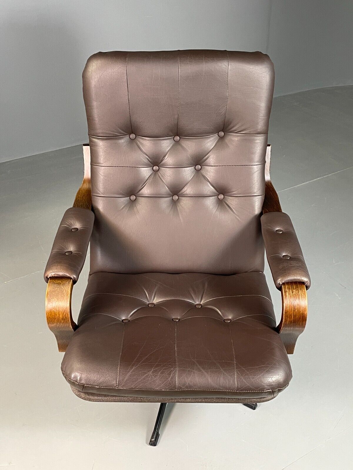 EB6910 Vintage Danish Lounge Chair Brown Leather and Vinyl Swivel Retro MCM MSWI