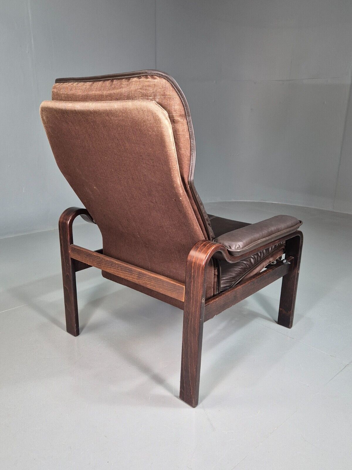 EB7576 Vintage Danish Lounge Chair Brown Leather Recline MCM Retro 1980s MBEN