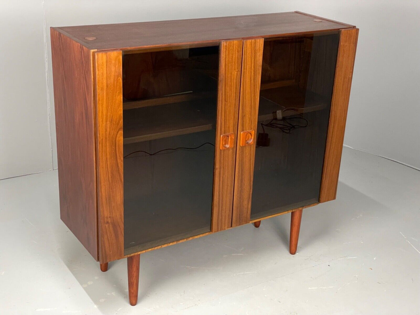 EB5910 Vintage Danish Rosewood Display Case on Turned Legs Retro 1980s MWOO