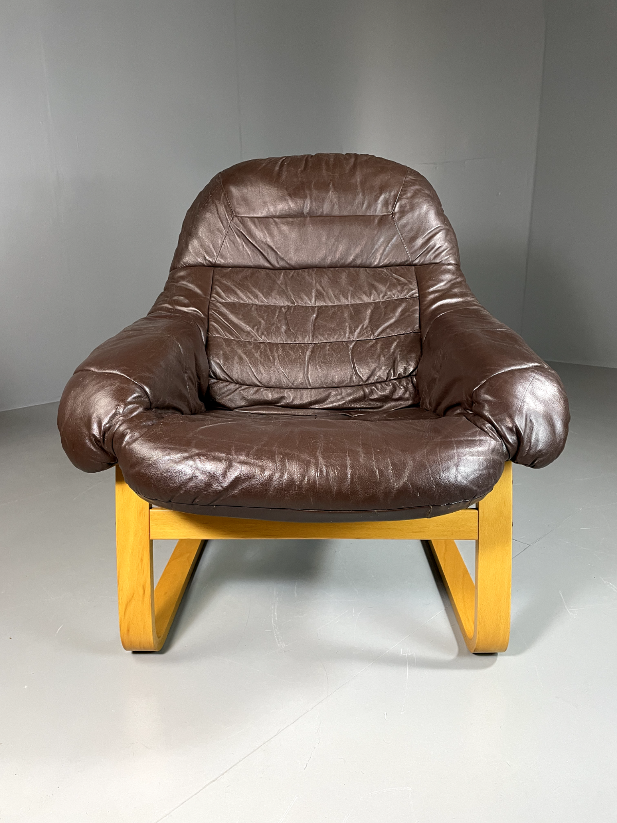 Vintage Danish Leather and Bentwood Lounge Chair 1980s Retro MCM EB6103 MBEN