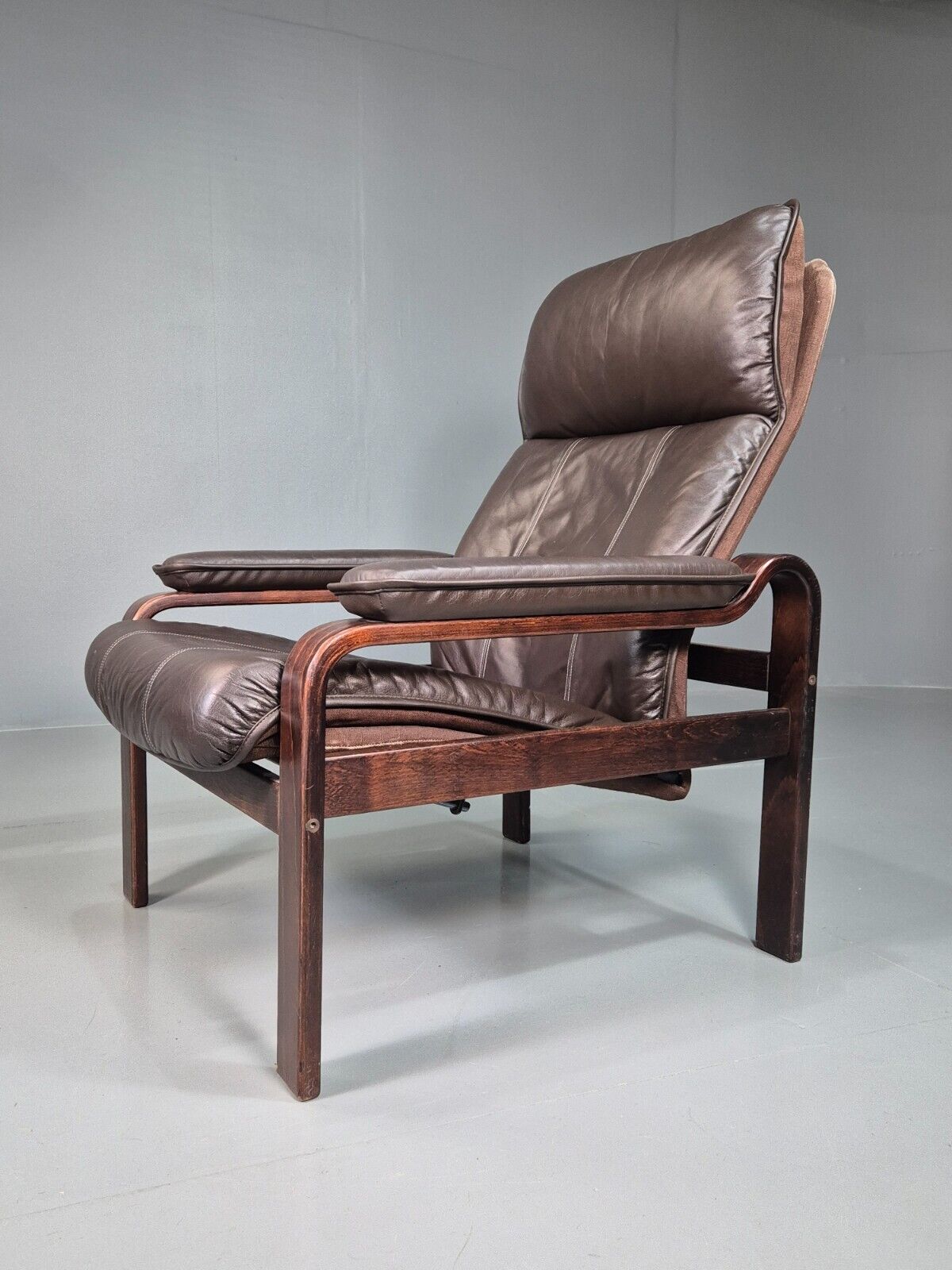 EB7576 Vintage Danish Lounge Chair Brown Leather Recline MCM Retro 1980s MBEN