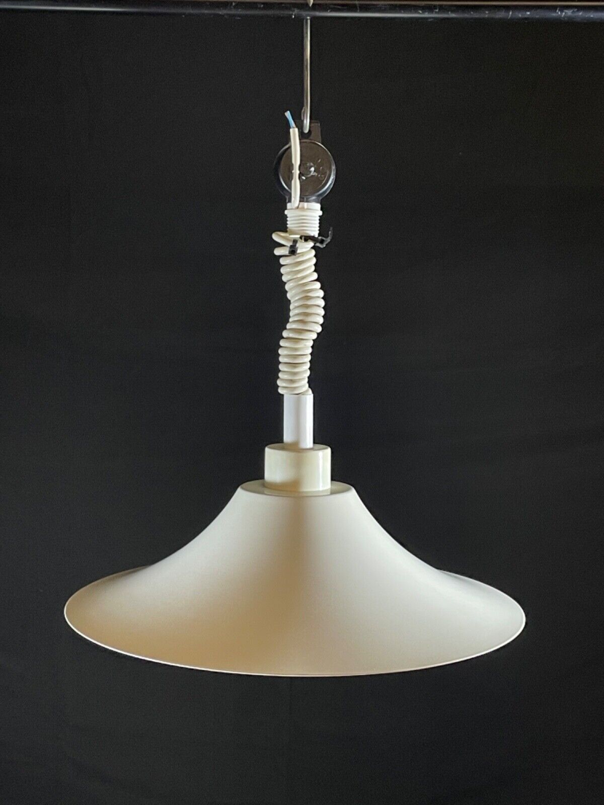 EB5087 Danish Mid Century White Aluminium Pleated Light Pendent, MCM Retro  LCLW