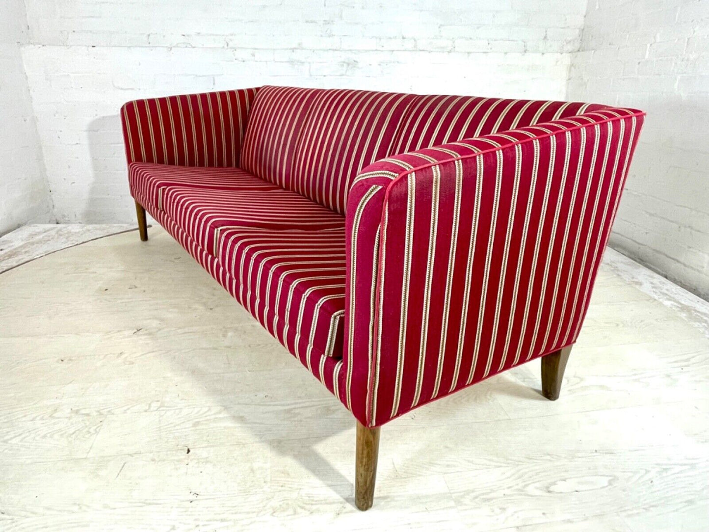 EB4248 Danish Vintage 1950s Sofa. MCM, Fritz Hansen Style, Retro, Vintage M3SS