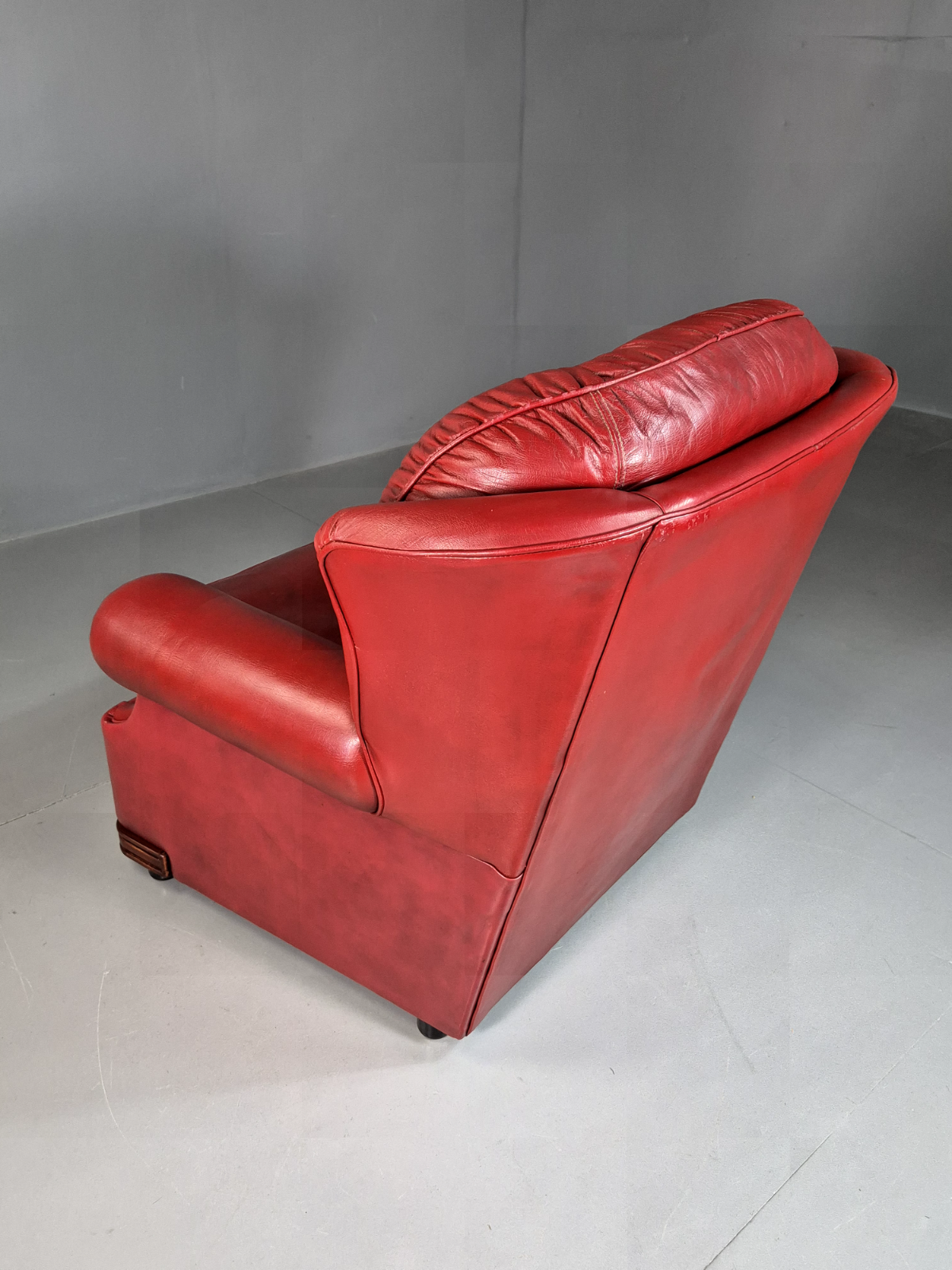 EB7240 Vintage Chesterfield Style Lounge Chair Red Leather Wood Trim 1980s VCHE