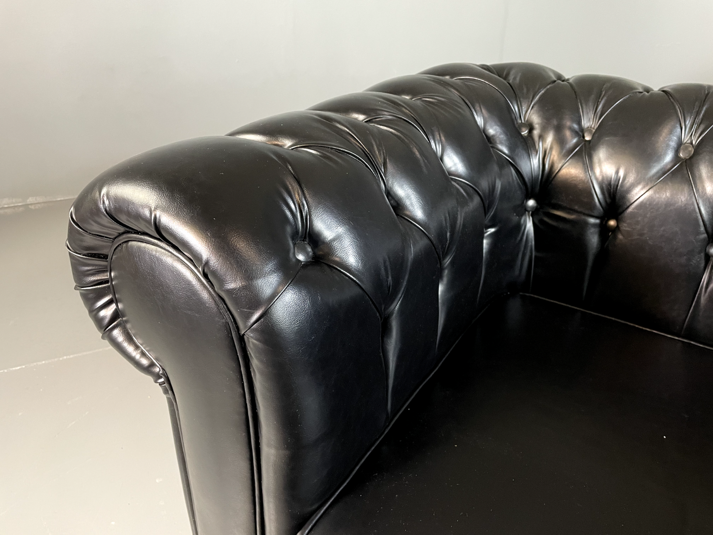 EB6358 Vintage Chesterfield Black Vegan Leather Retro VCHE