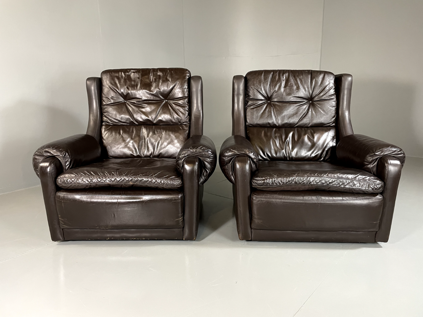 EB5688 2 Vintage Danish Style Wingback Leather Lounge Chairs, 1970s, Retro. VLEA