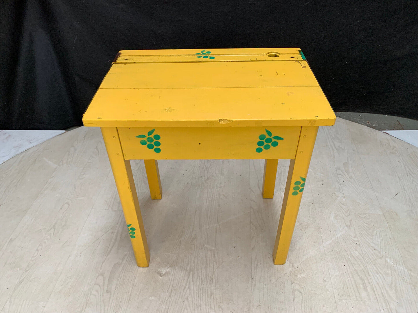 EB2859 Yellow Painted Childrens School Desk with Green Grape Stencils MWOO