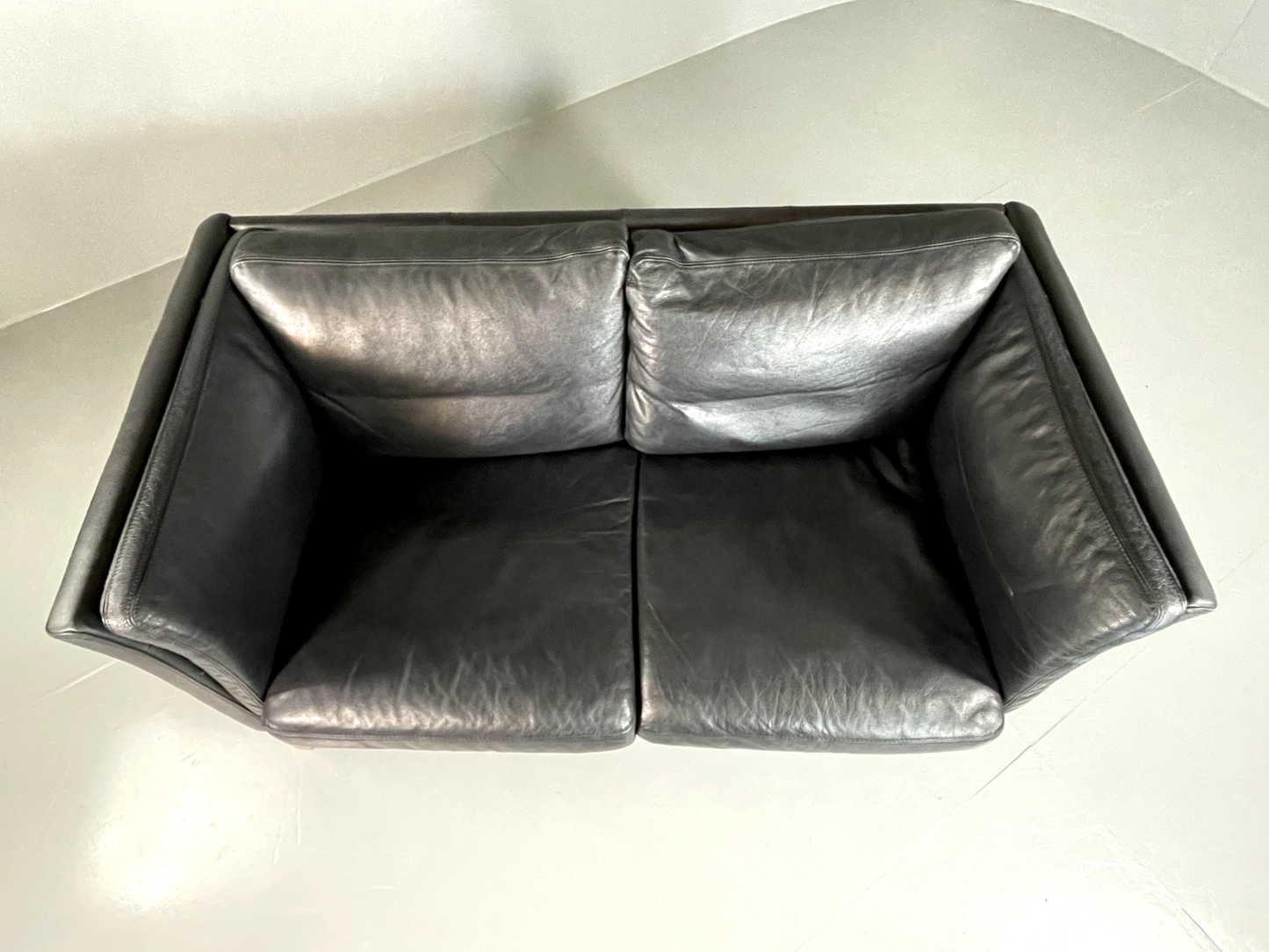 EB5861 Vintage Danish 2 Seat Black Leather Sofa, Retro, MCM M2SS