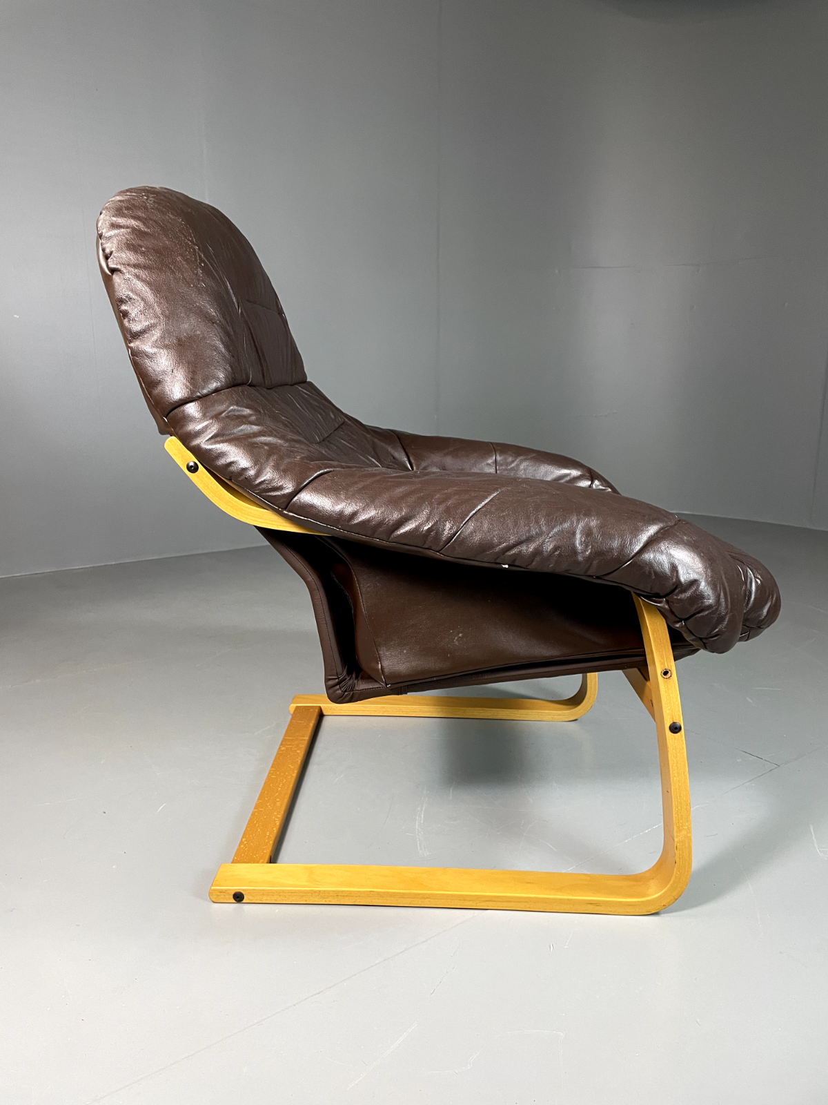 EB6103 Vintage Danish Leather and Bentwood Lounge Chair, 1980s, Retro, MCM, MBEN