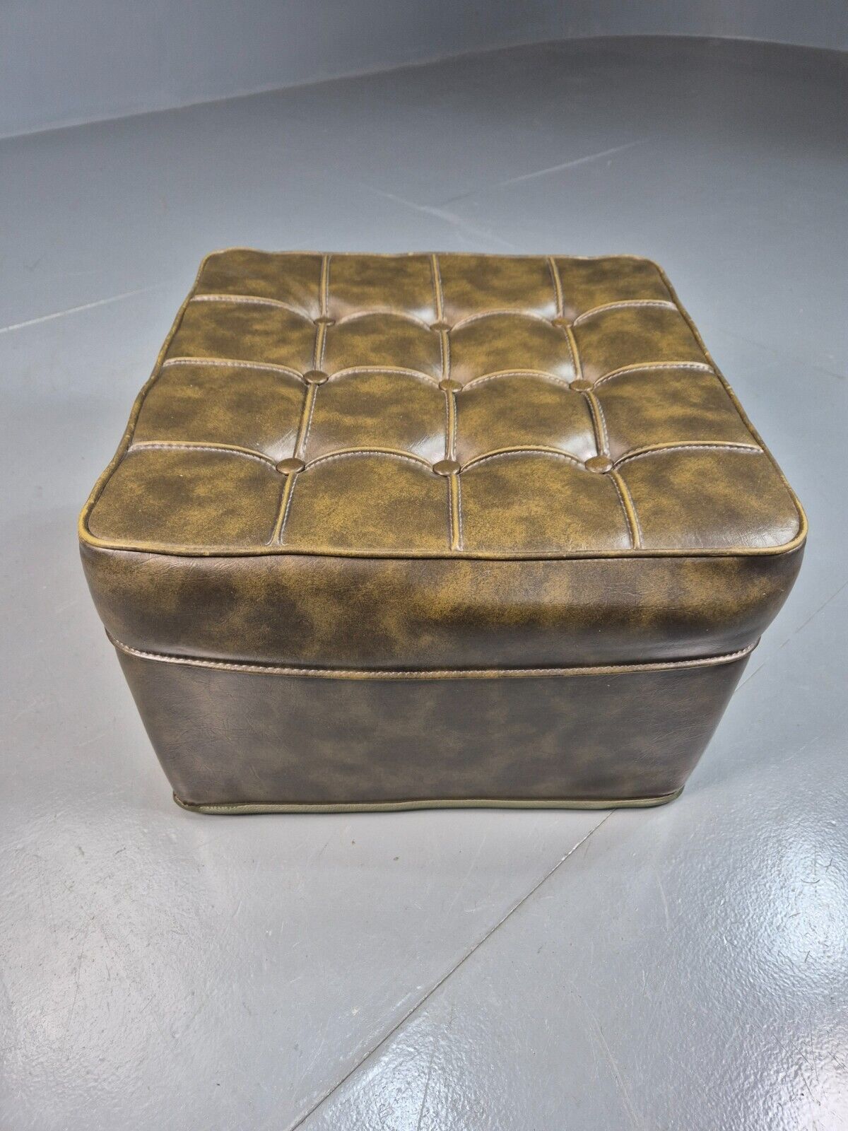 Vintage Footstool Ottoman Pouffe Green Vinyl Chesterfield Retro 1970 EB8225 MFOO