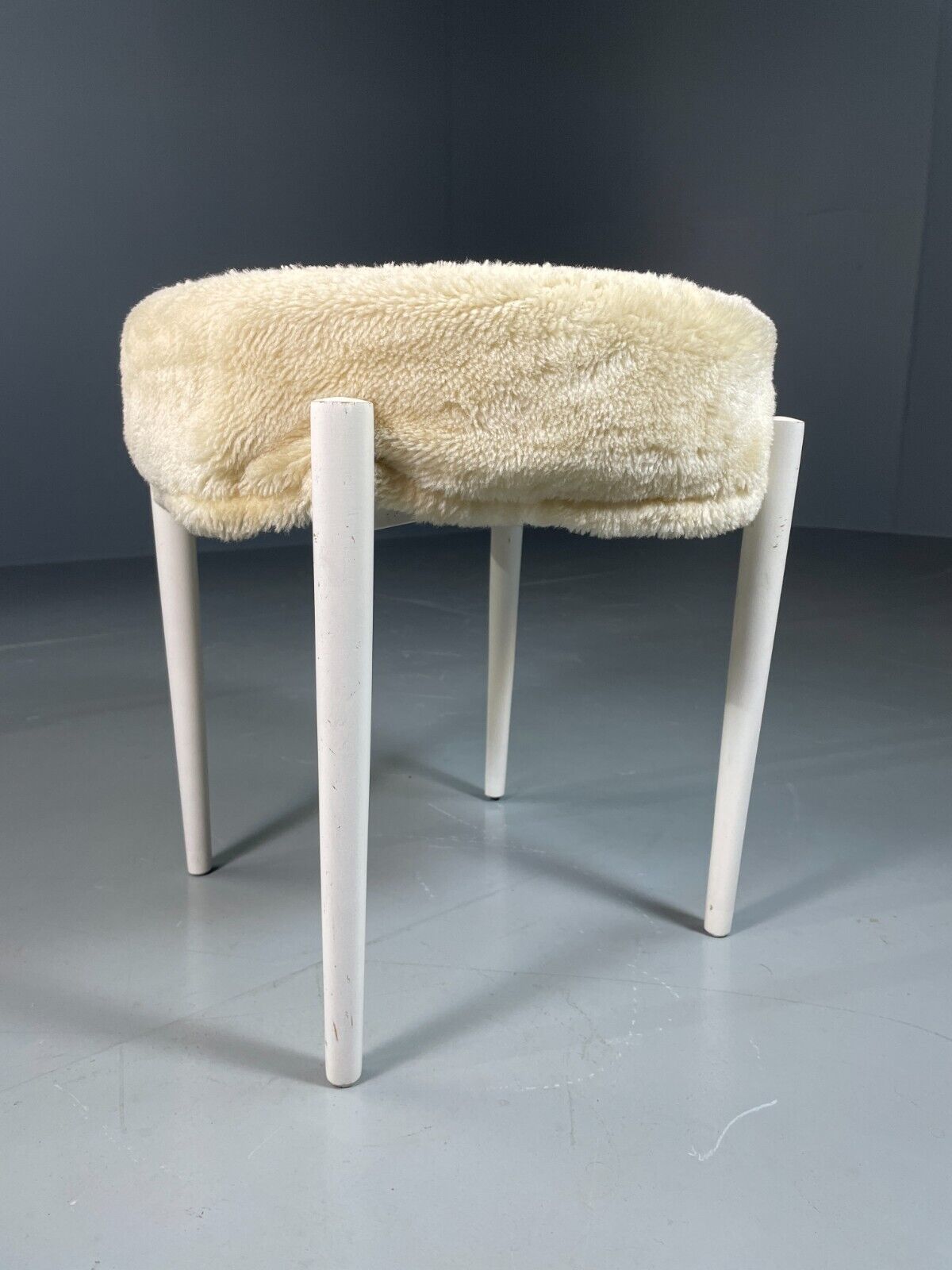 EB6561 Vintage Footstool White Fun Fur Upholstery Retro Mid Century 1960s MFOO