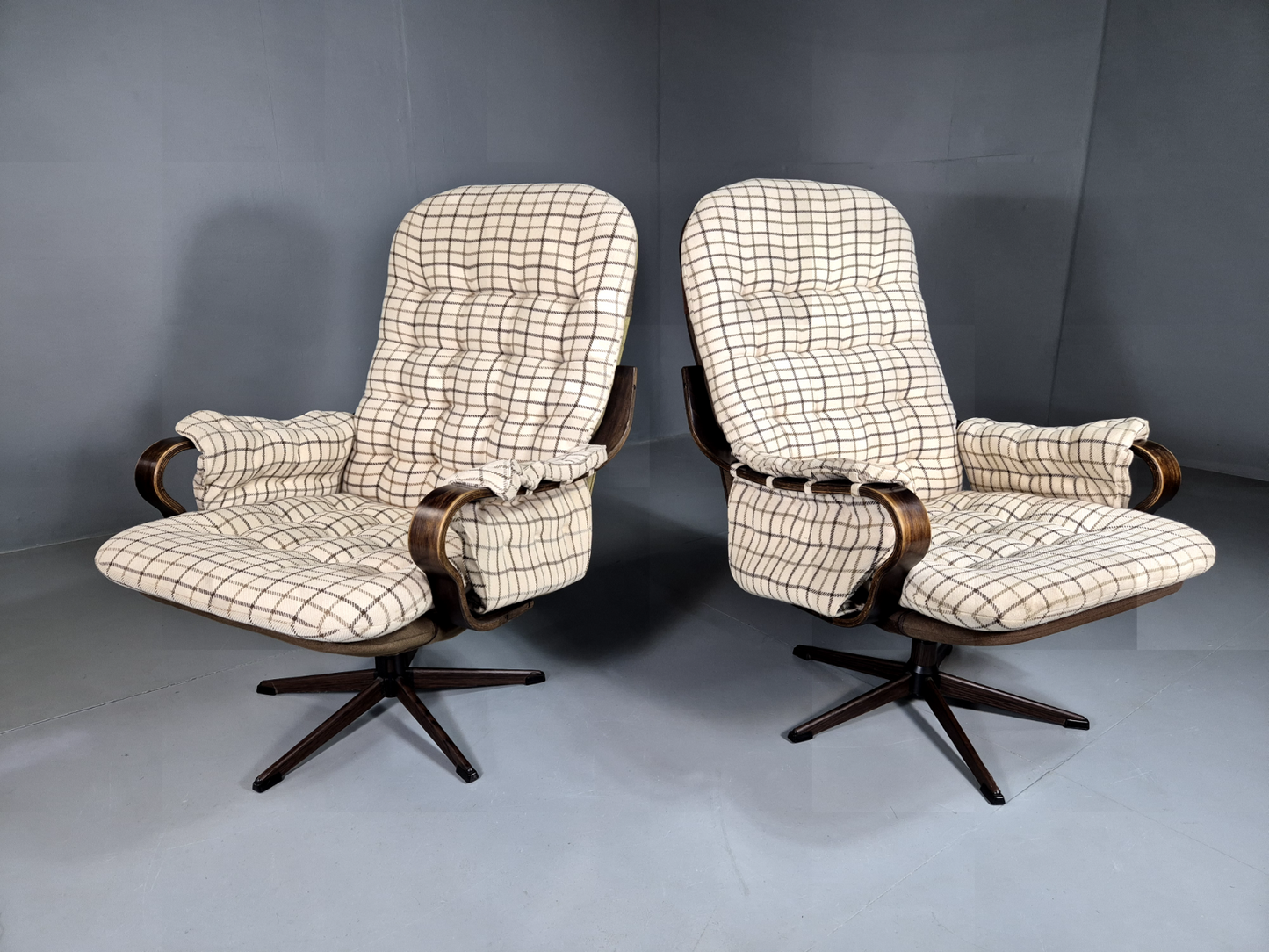 2 Vintage Swivel Chairs Cream Checkered Wool Bentwood Retro MCM EB7192 MBEN