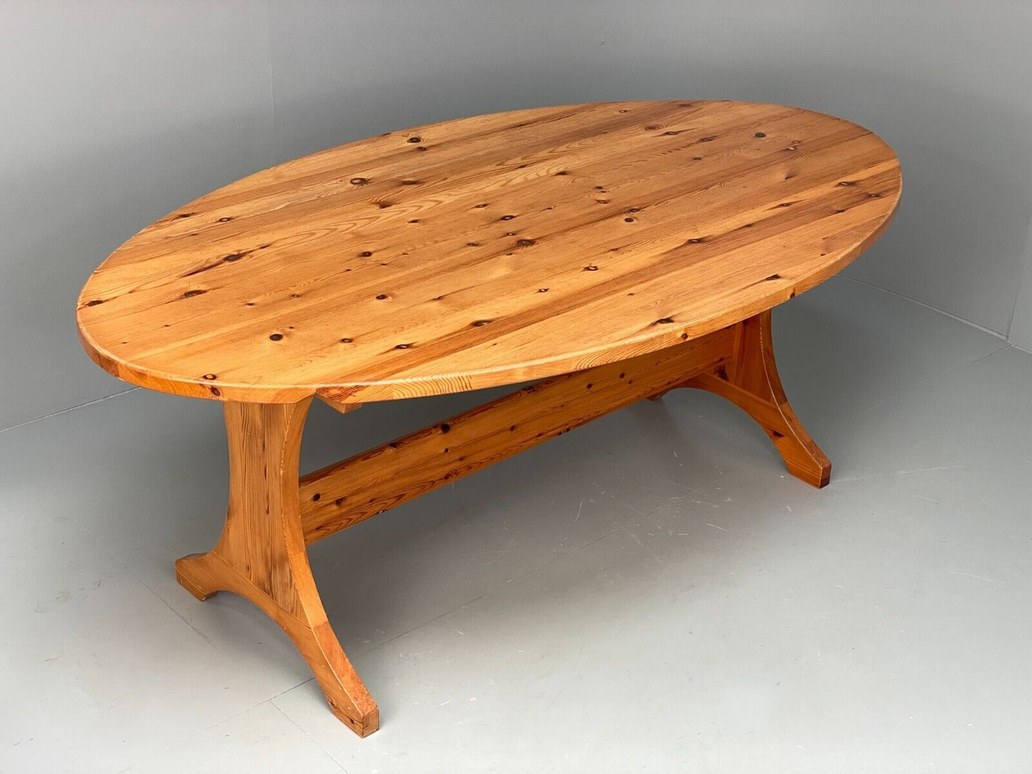 EB6854 Vintage Oval Pine Dining Table 1980s Retro Seats 8 MWOO