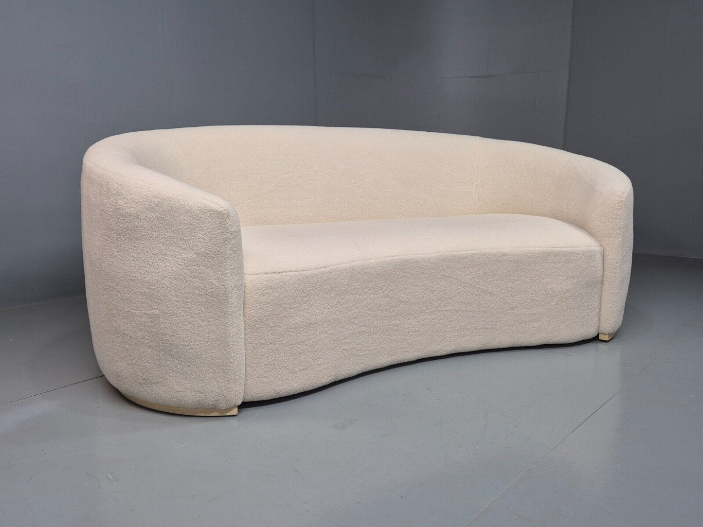 Vintage Banana Sofa White Boucle Modern Edition EB8423 M3SS