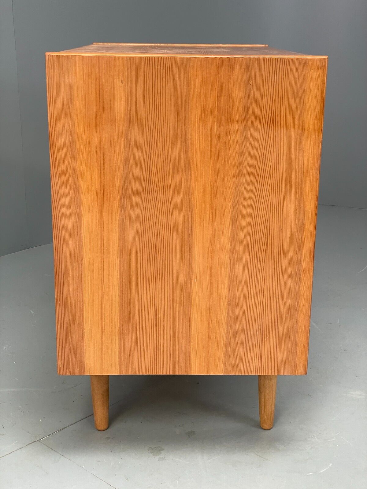 EB6907 Vintage Czechoslovakian Pine Cupboard Modernist Style 1980s MWOO