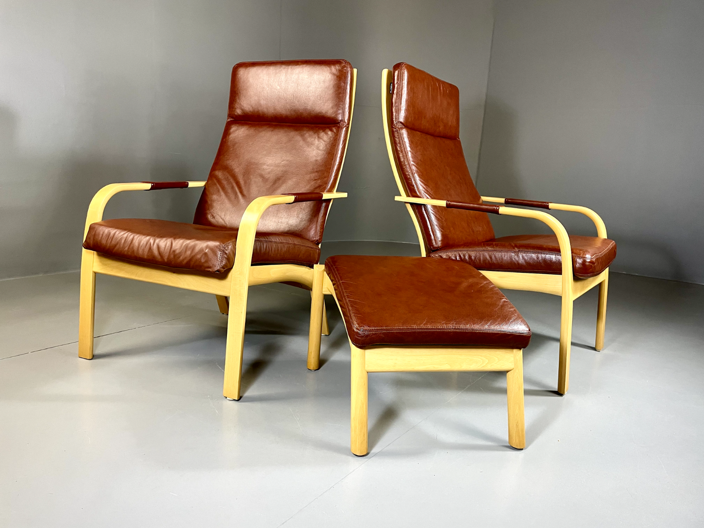 EB6254 2 Vintage Danish Lounge Chairs, 1 Footstool, Bentwood, Leather Retro MBEN