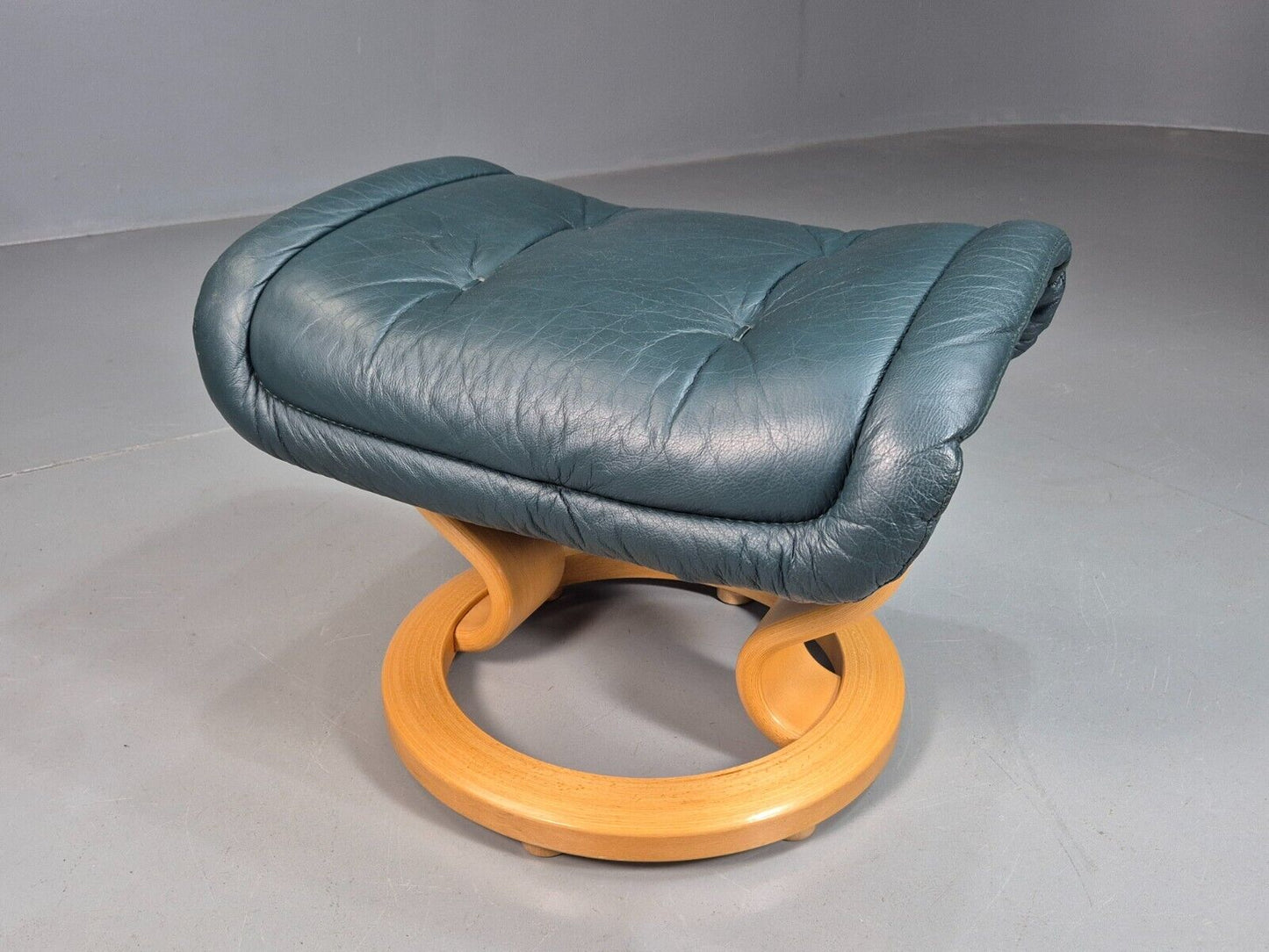 Vintage Stressless Footstool Green Leather blonde Bentwood 1980s EB7886 MFOO