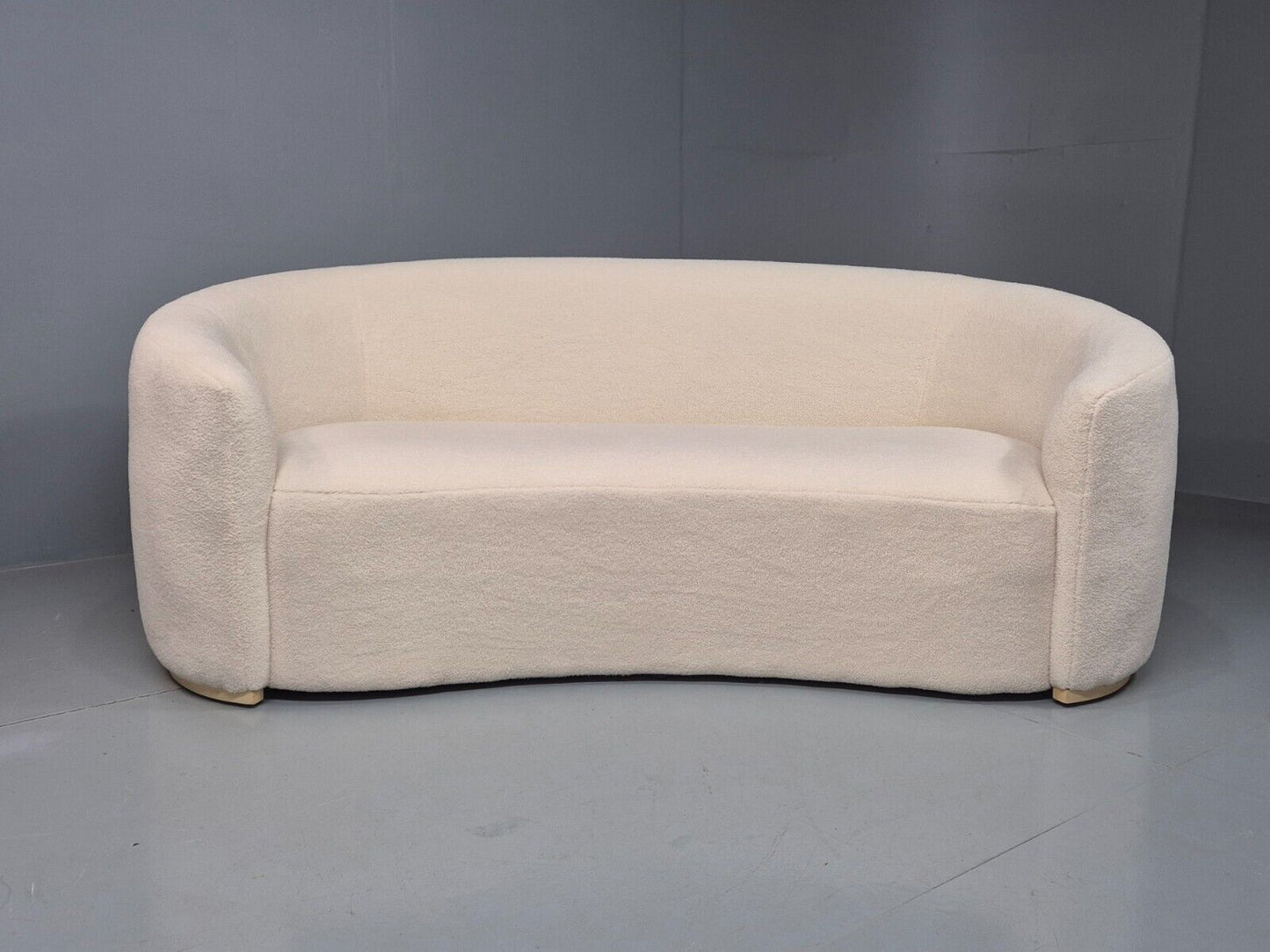 Vintage Banana Sofa White Boucle Modern Edition EB8423 M3SS