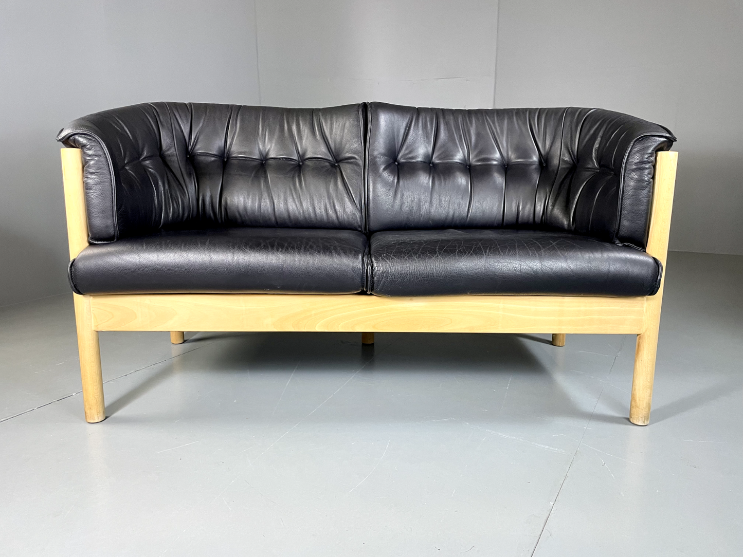 EB5471 Vintage Danish Leather Sofa, Hardwood Frame, Retro, MCM  M2SS