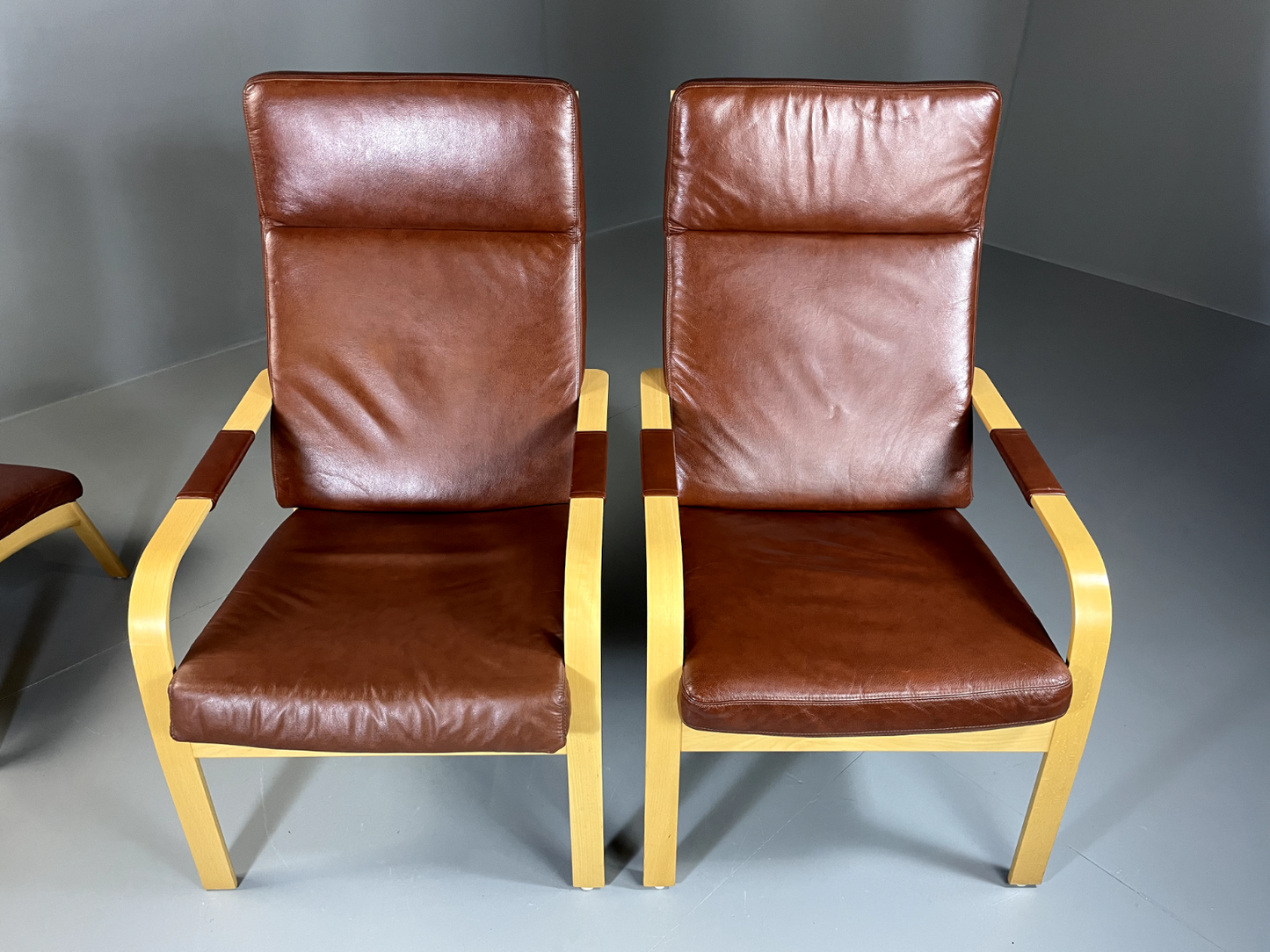 EB6254 2 Vintage Danish Lounge Chairs, 1 Footstool, Bentwood, Leather Retro MBEN