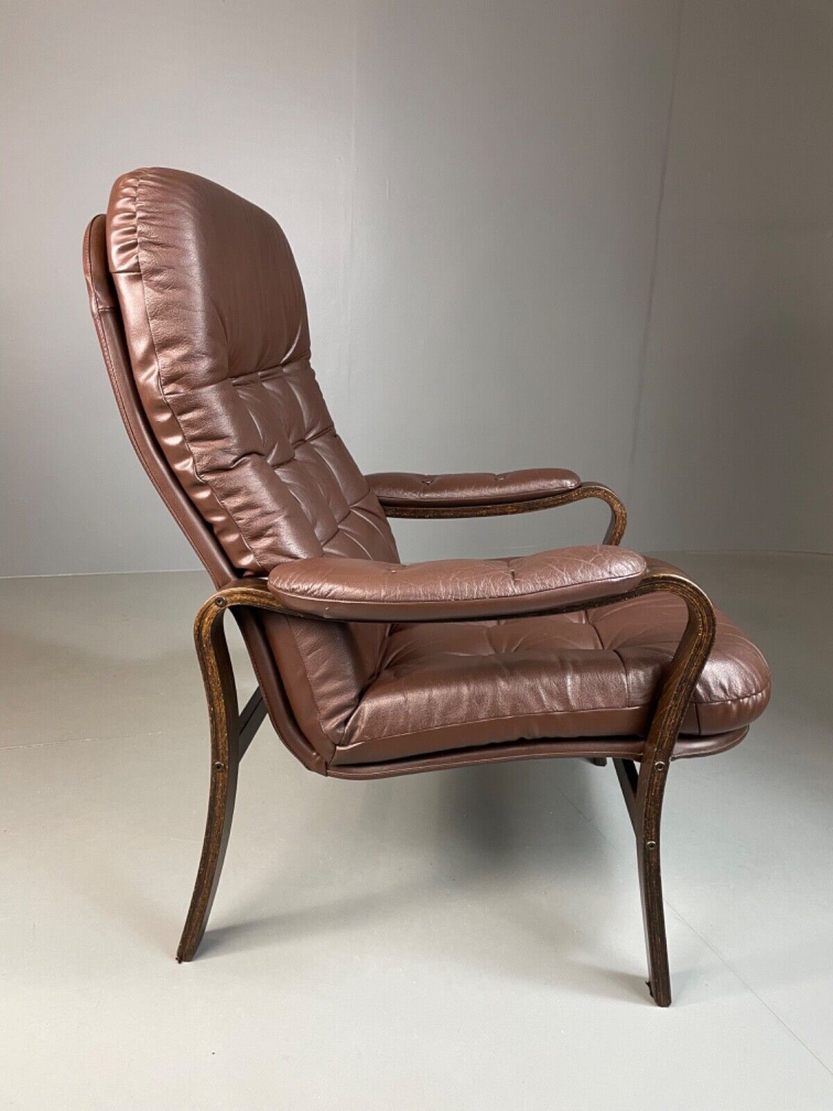 EB4983 Vintage Danish Leather and Vinyl Lounge Chair, Bentwood Frame, Retro MBEN