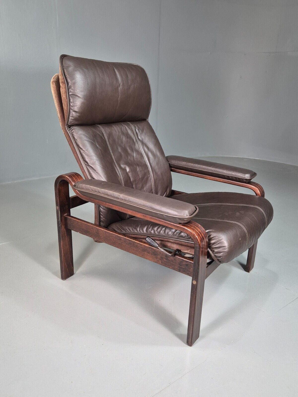 EB7576 Vintage Danish Lounge Chair Brown Leather Recline MCM Retro 1980s MBEN