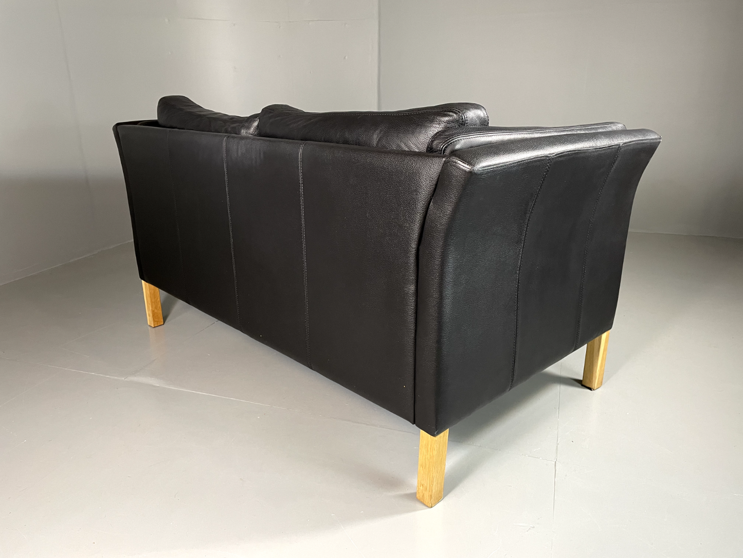 EB5861 Vintage Danish 2 Seat Black Leather Sofa, Retro, MCM M2SS