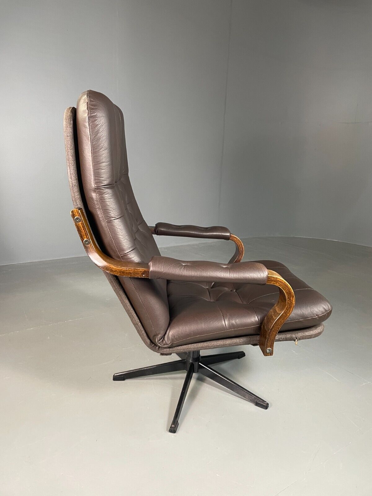 EB6910 Vintage Danish Lounge Chair Brown Leather and Vinyl Swivel Retro MCM MSWI