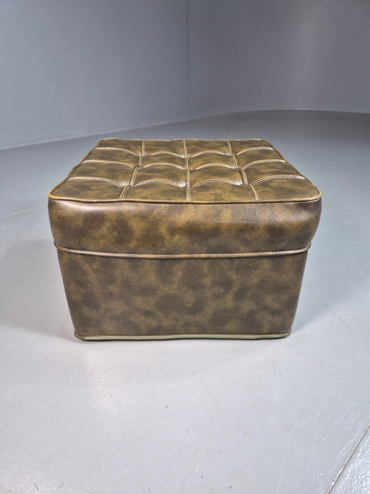 Vintage Footstool Ottoman Pouffe Green Vinyl Chesterfield Retro 1970 EB8225 MFOO