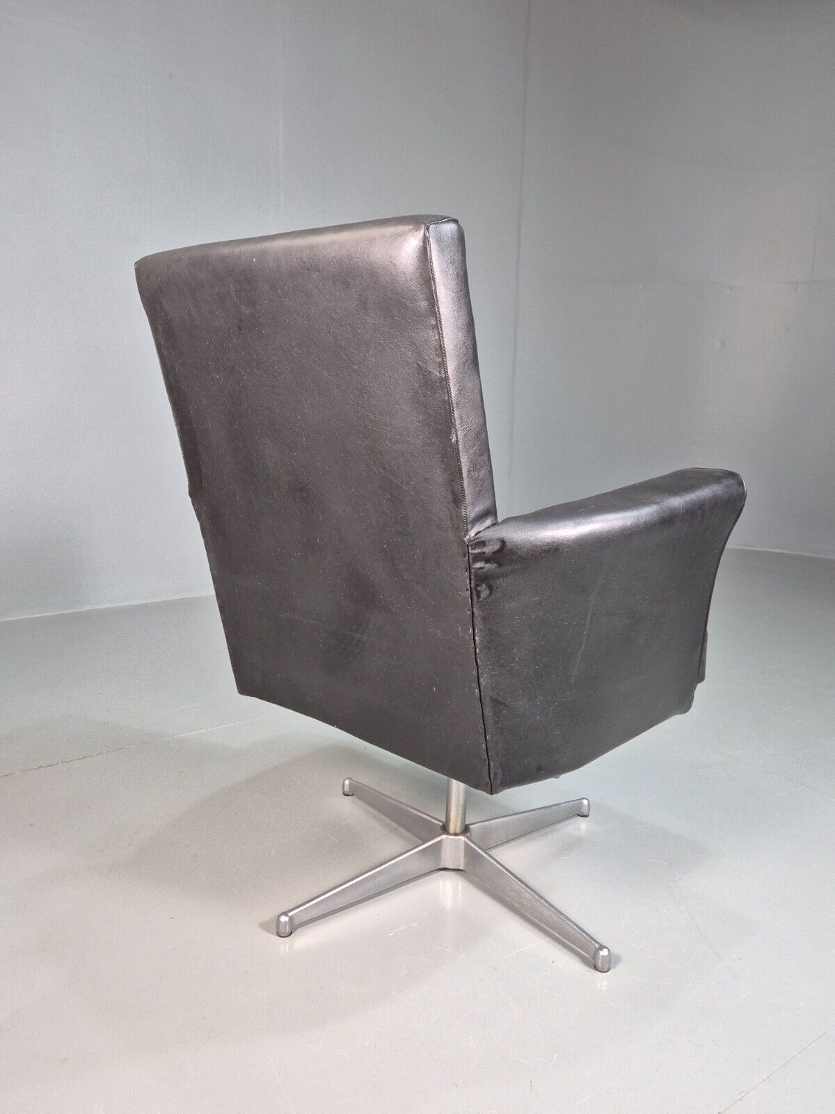 Vintage Desk Chair Black Vinyl 1960s Retro EB7890 MSWI