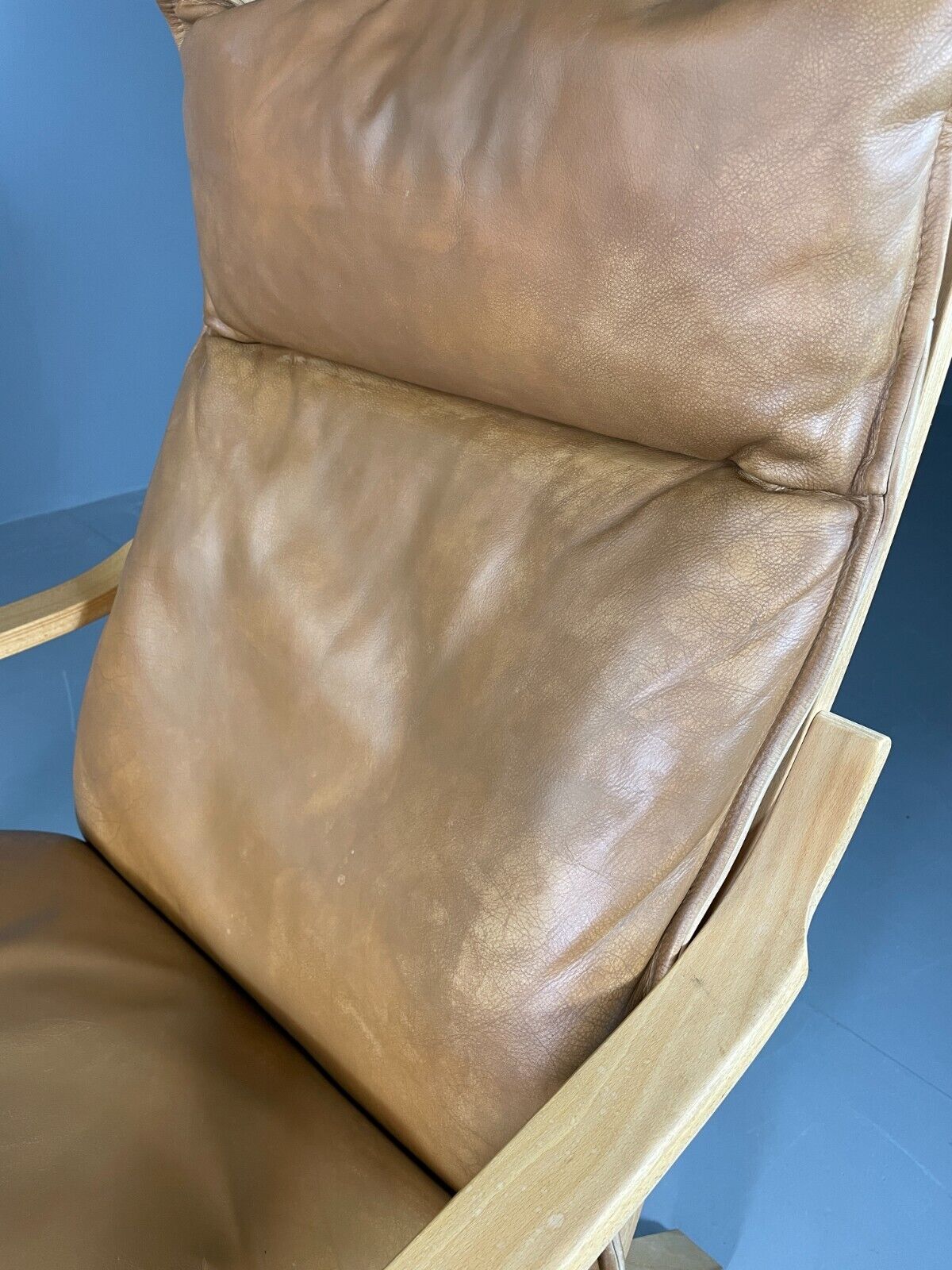 EB6870 Vintage Danish Lounge Chair Tan Leather Bentwood Frame Retro MCM MBEN