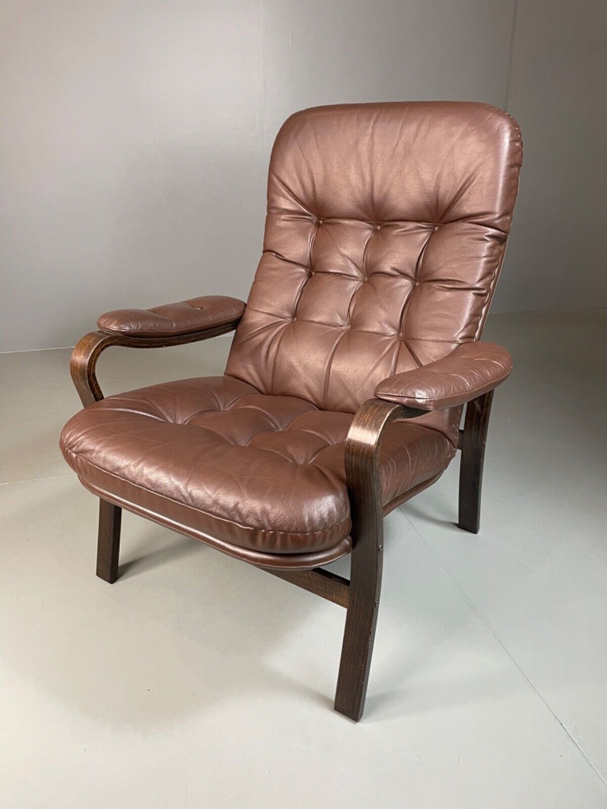 EB4983 Vintage Danish Leather and Vinyl Lounge Chair, Bentwood Frame, Retro MBEN