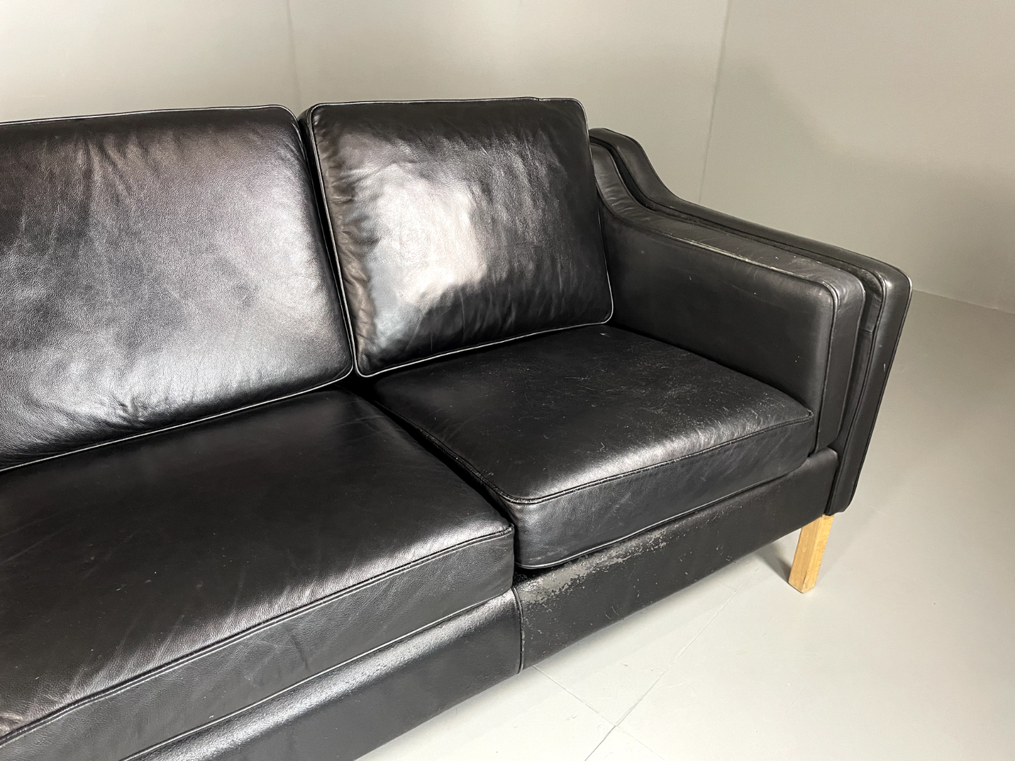 EB5864 Danish Vintage Three Seat Black Leather Sofa, Mogensen, MCM, Retro, M3SS