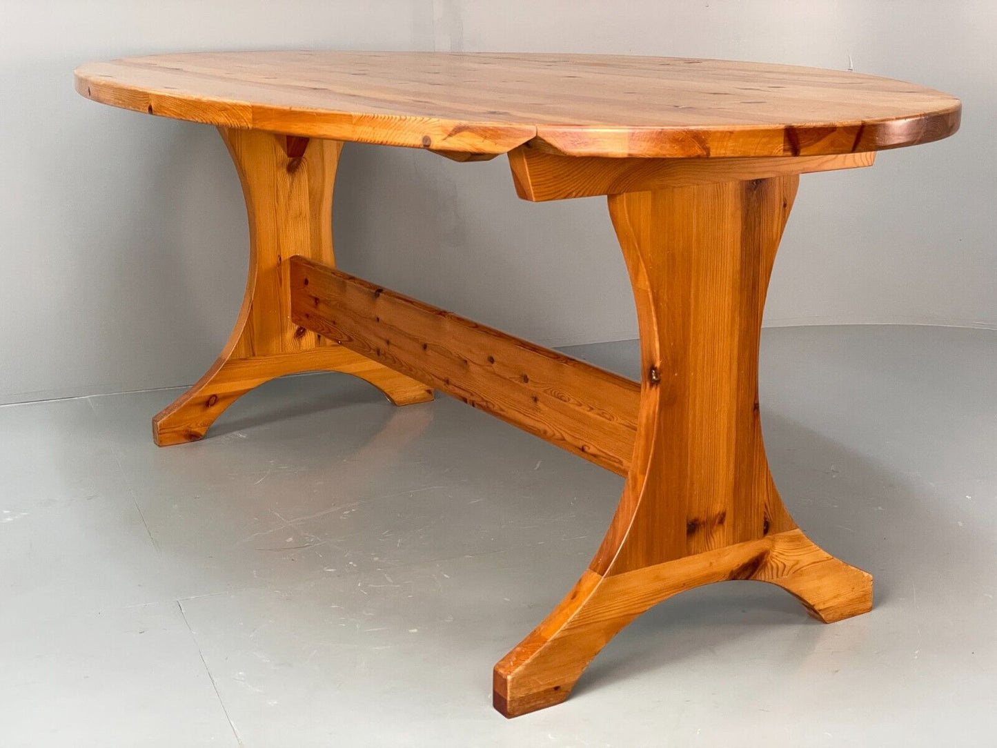 EB6854 Vintage Oval Pine Dining Table 1980s Retro Seats 8 MWOO