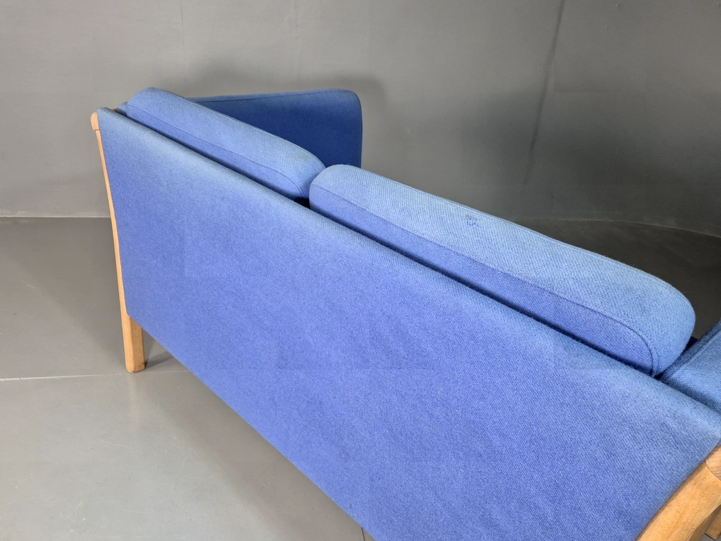 EB7333 Vintage Danish 2 Seat Sofa Blue Wool Beech Frame 1980s Retro MCM M2SS