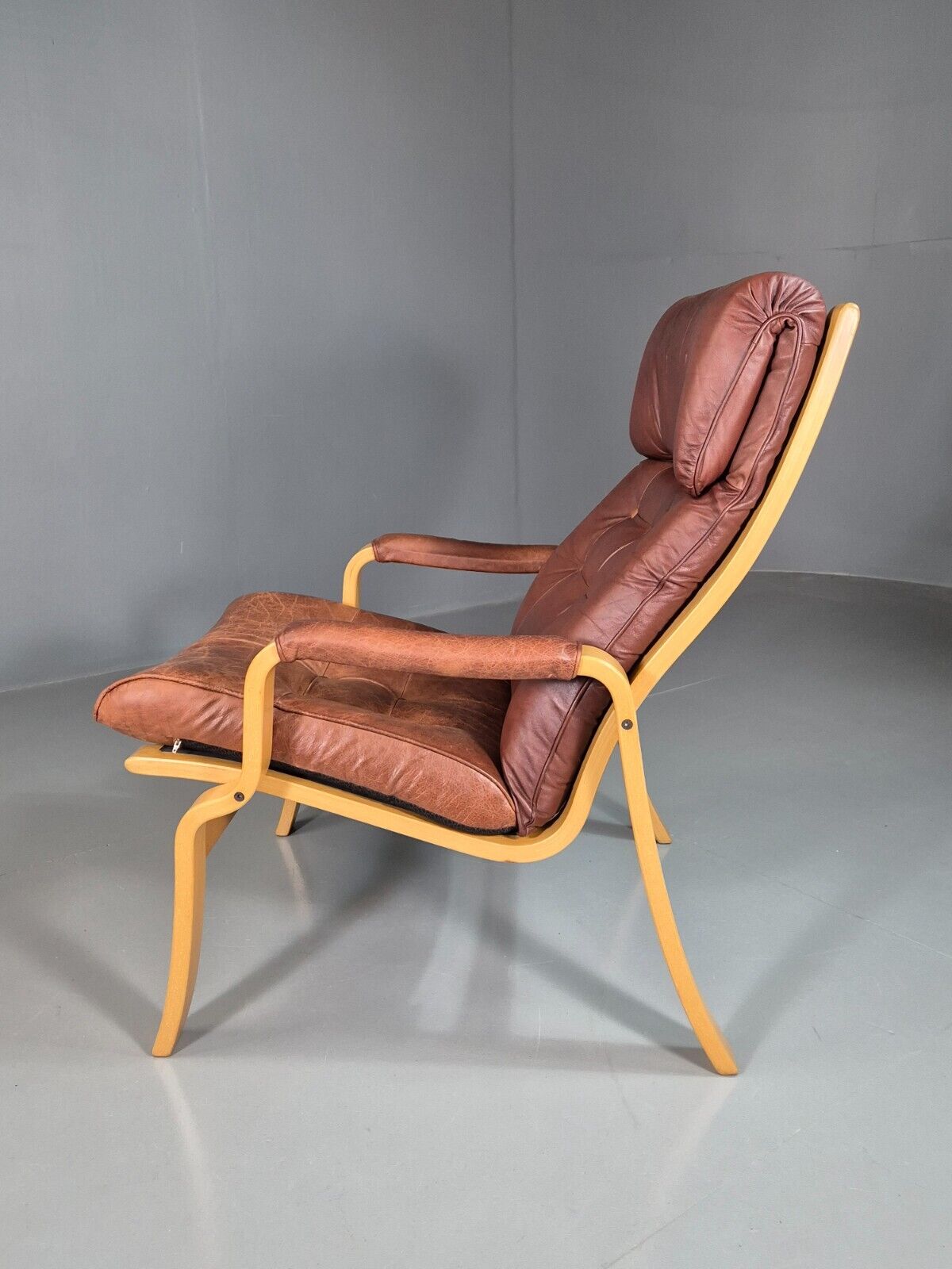 EB7410 Vintage Danish Lounge Chair Leather Bentwood Retro MCM MBEN