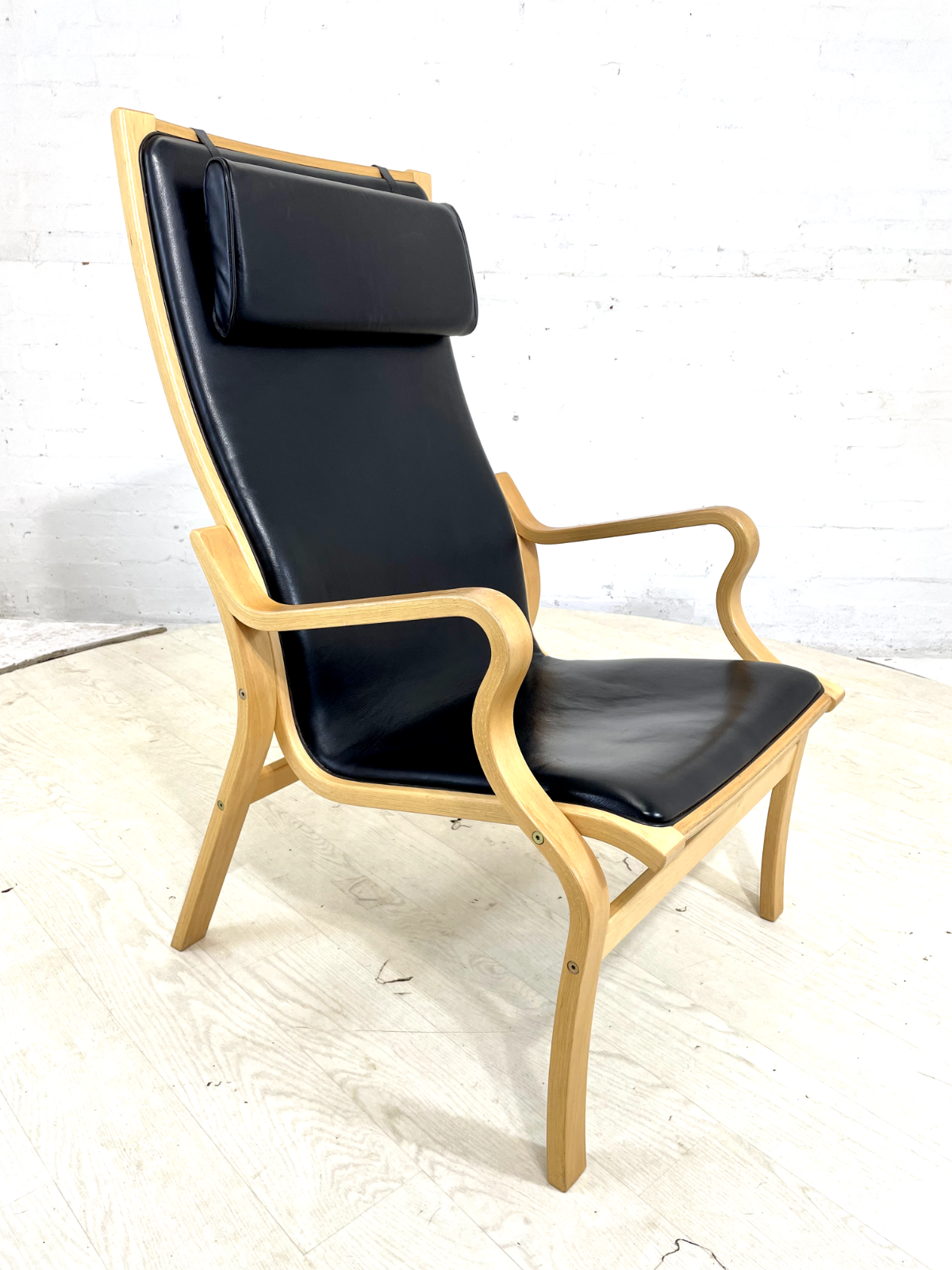 EB4444 Vintage Danish Leather and Bentwood Lounge Chair, Retro, MCM, MBEN