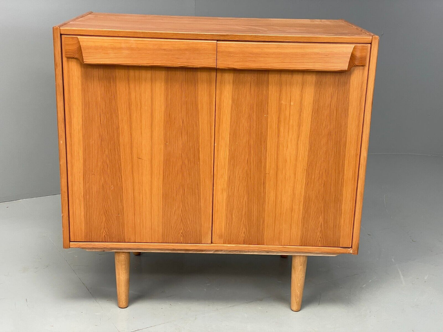 EB6907 Vintage Czechoslovakian Pine Cupboard Modernist Style 1980s MWOO