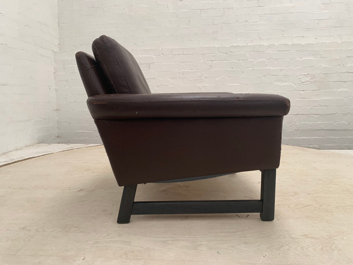 EB3203 Danish Brown Leather Arm Chair Mid-Century Modern Lounge Seating MNOR