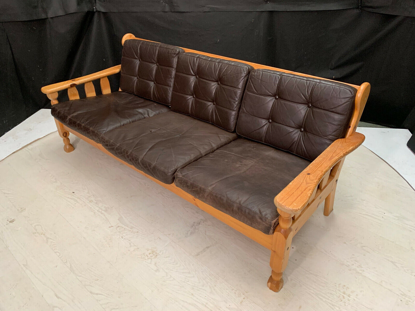 EB2335 Danish Pine 3 Seater Brown Leather Sofa 1970 Vintage Retro M3SS