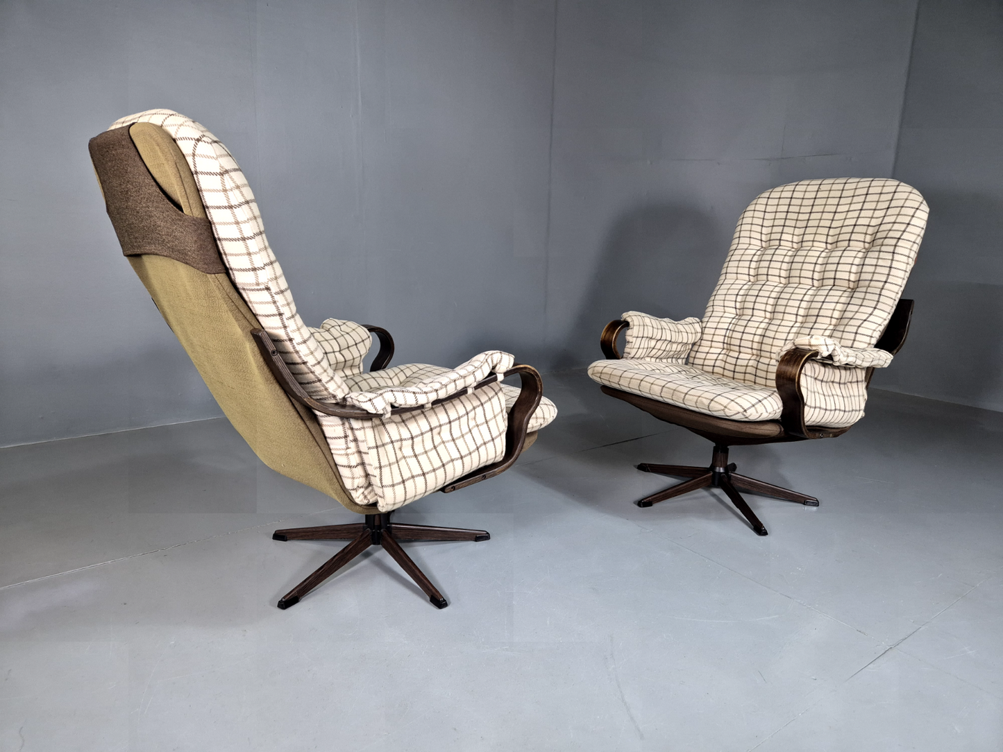 2 Vintage Swivel Chairs Cream Checkered Wool Bentwood Retro MCM EB7192 MBEN