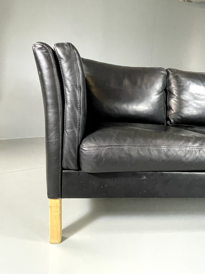 EB5698 Vintage Danish 2 Seat Black Leather and Vinyl Sofa, Retro, MCM M2SS