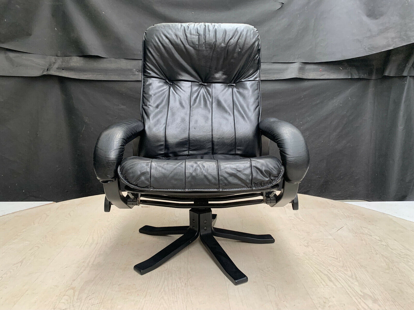 EB2715 Unico Danish Black Leather High-Backed Reclining Swivel Chair MCM MSWI