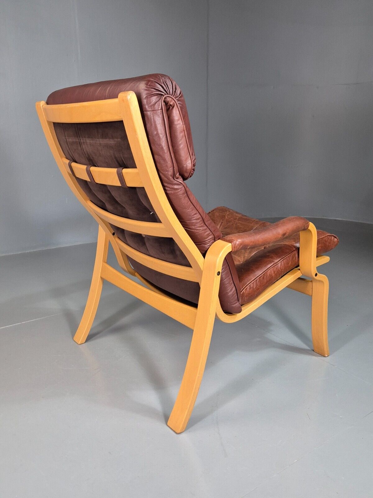 EB7410 Vintage Danish Lounge Chair Leather Bentwood Retro MCM MBEN