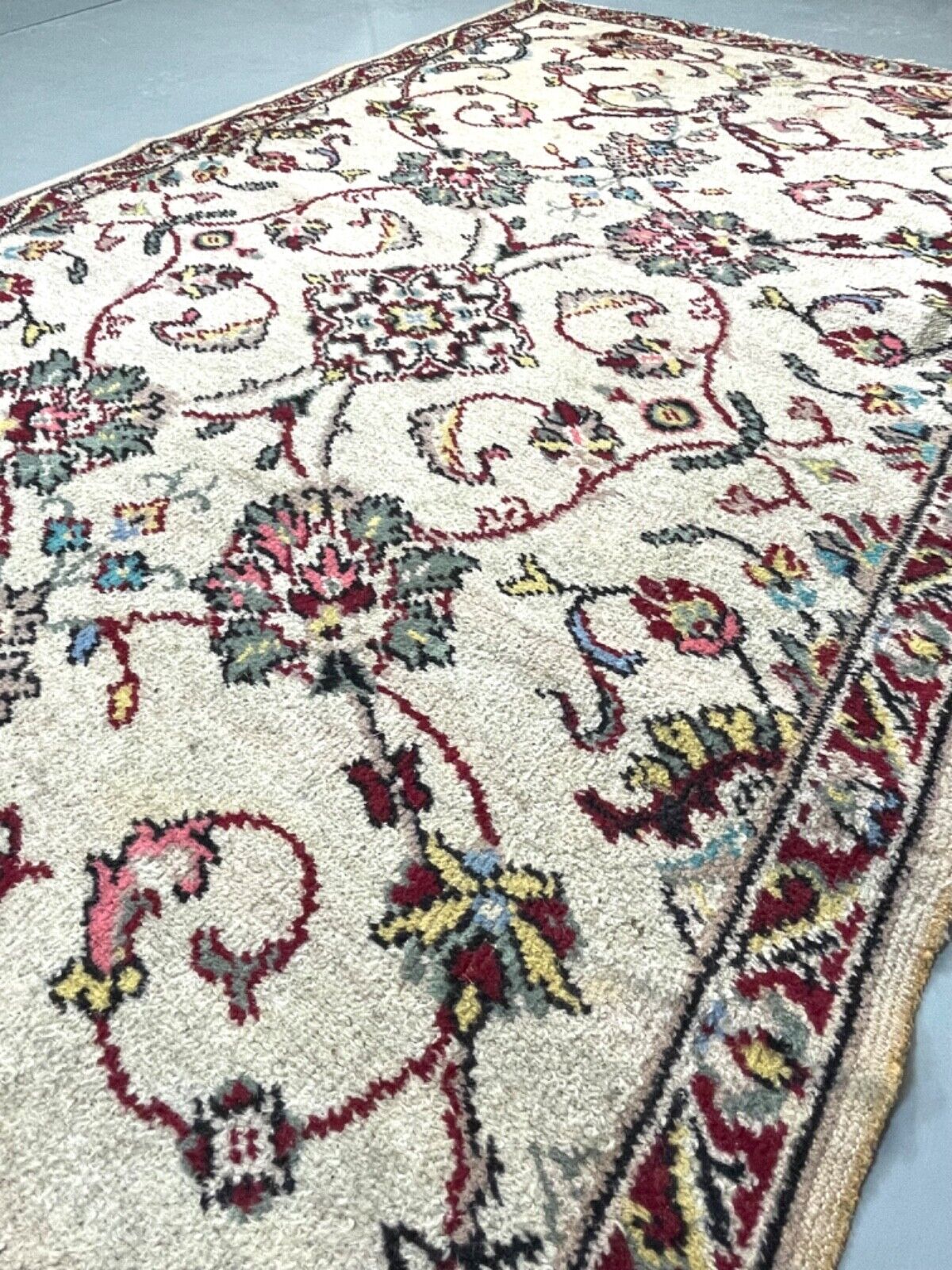 EB4805 Cream Ground & Floral Machine Woven Floor Rug, Retro, Antique  VWOO