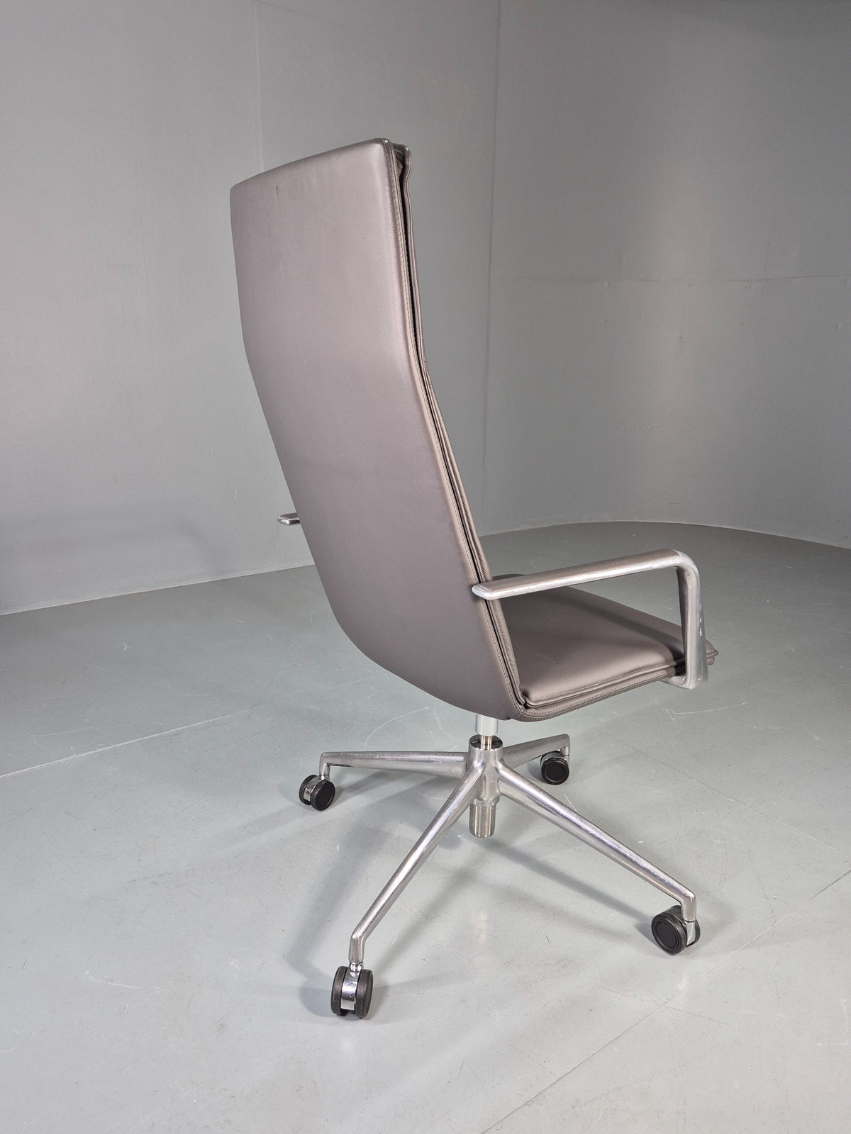 Modern Design Brunner Finasoft Conference Chair Grey Leather EB12997